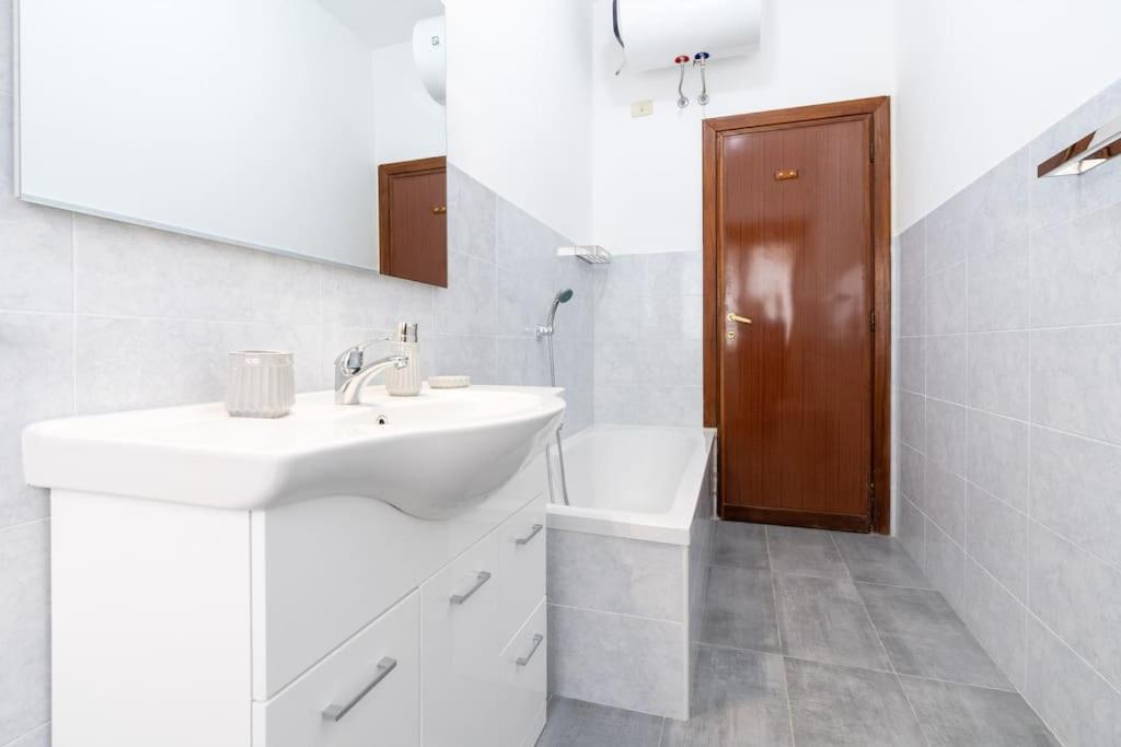 4season Enchanting Balduina's Pent Center Apartment Rom