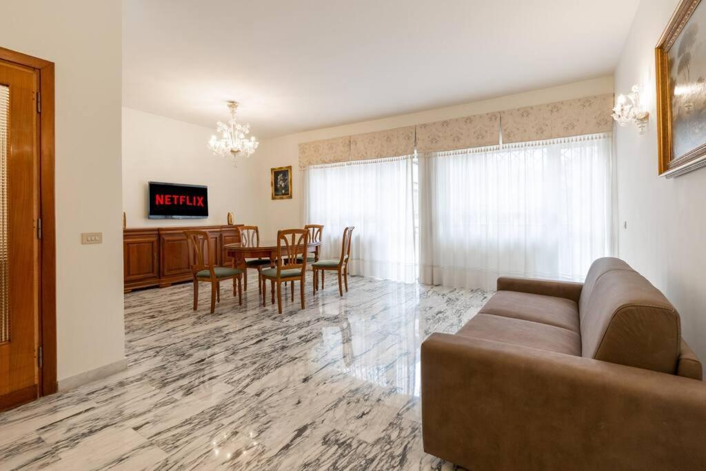 4season Enchanting Balduina's Pent Center Rom